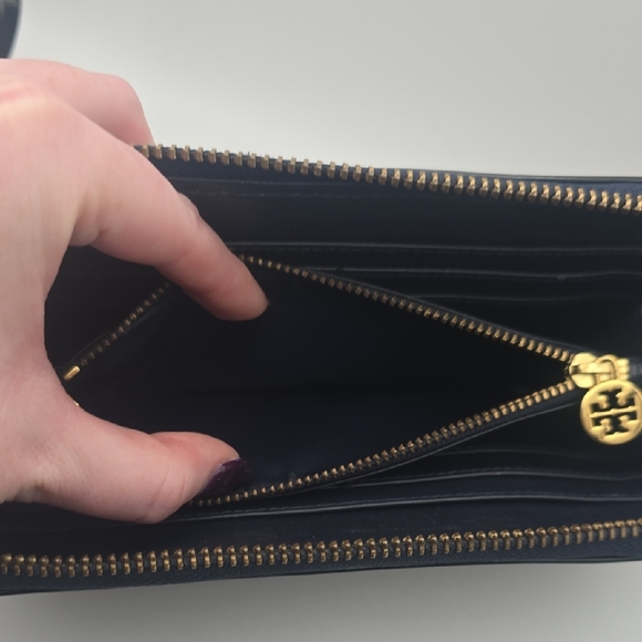 Tory Burch Shinny PVC Black & Blue W/ Gold Hardware Zip Around Wallet (EUC)✨️🖤✨ - Picture 6 of 7